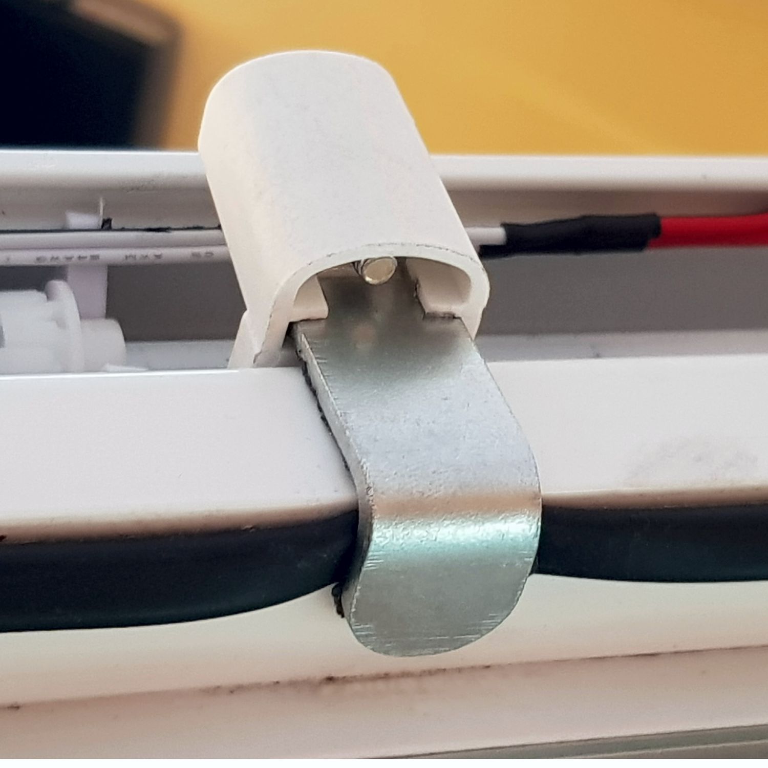 heicko east GmbH Electric aluminium blind with rechargeable